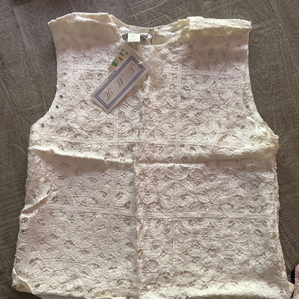 Cream lace tank top with lining. New with tags. Beautiful!